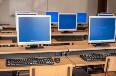 初中毕业生学计算机靠谱吗？探索计算机技术开发领域的可能性与路径